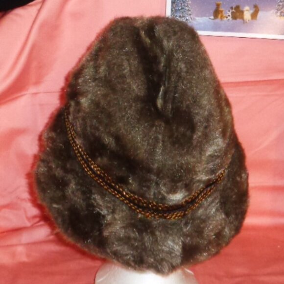 WARM,COMFY BROWN FAUX FUR WINTER HAT WITH EAR COVERS INSIDE-EXCELLENT-AMERICAN - Picture 5 of 11